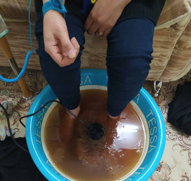تصویر رنگ آب دستگاه سم زدایی بدن